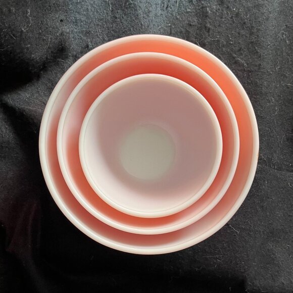 Vintage Estate Pyrex ‘Pink Flamingo’  3 Nesting Mixing Bowls - Picture 2 of 4